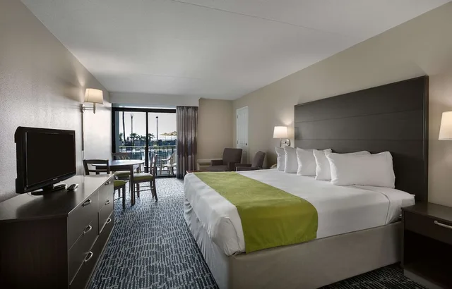 Standard, King Bed, Ocean Front, Balcony, Dayton House Resort, BW Signature Collection 1/2