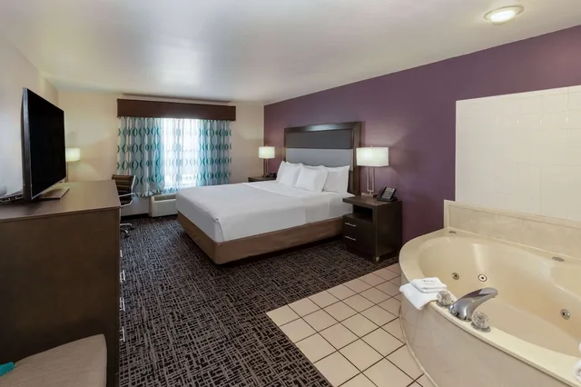 Room, King Bed, Jetted Tub, La Quinta Inn & Suites by Wyndham Rockwall 9/9
