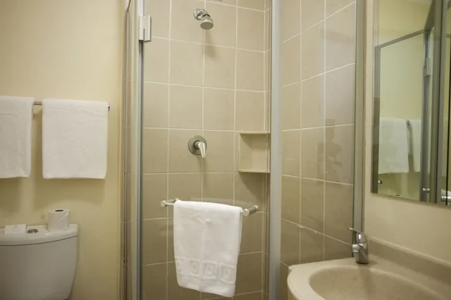 غرفة بسريرين منفصلين، Road Lodge Mbombela 2/4