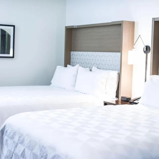 Feature, 2 Double Beds، Holiday Inn Hotel And Suites St Cloud 2/3