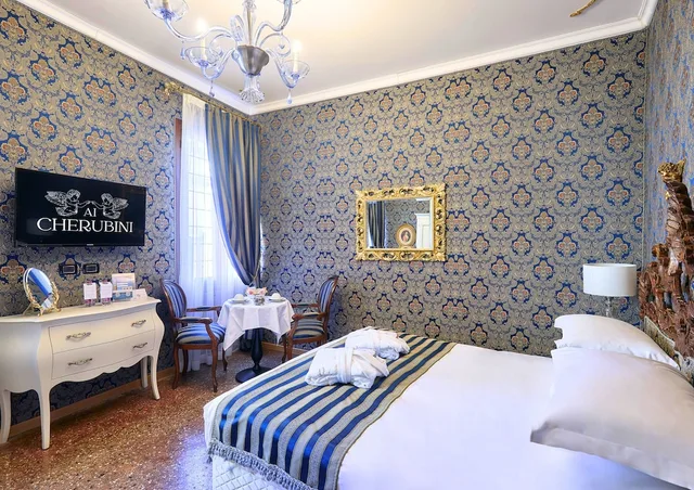 غرفة كلاسيكية بسرير كوين، Ai Cherubini 7/10