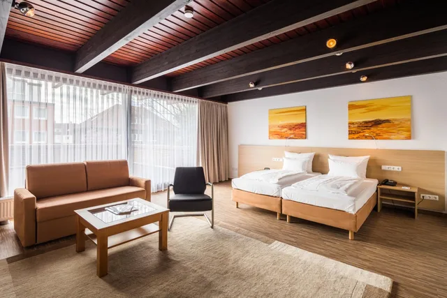 Roof Top, Studio, King Bed, Balcony, Annex، Best Western Hotel Heide 1/1