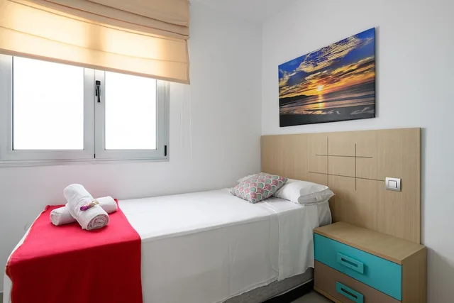 Room, Triple, 1 Double and 3 Single Beds، Canteras Suites 2/9