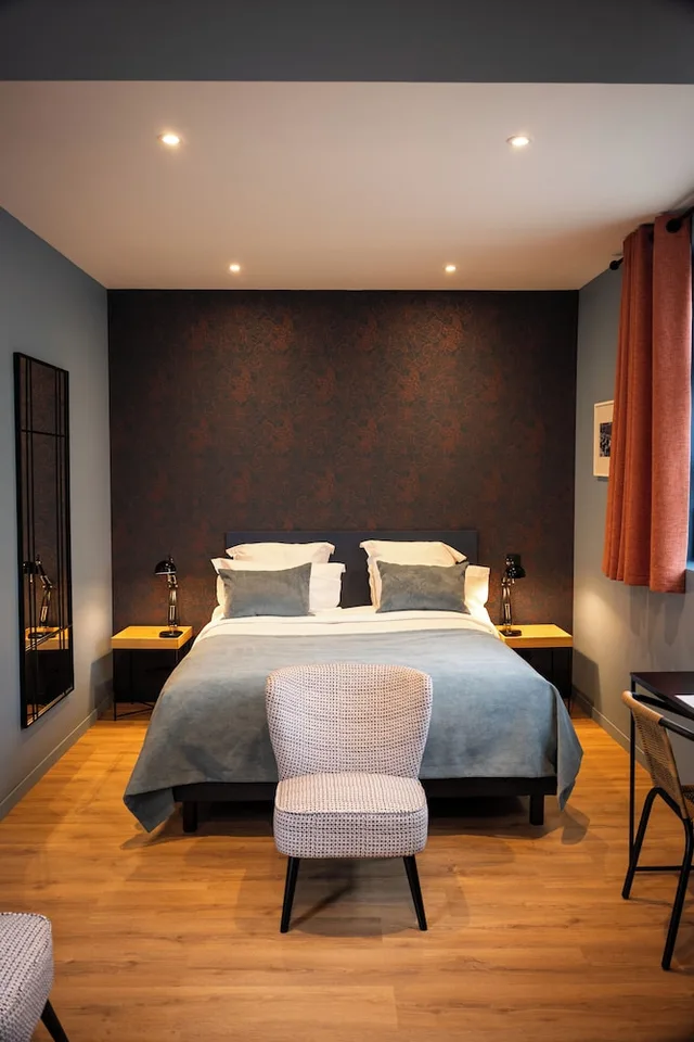 استوديو بسرير كوين، Nouvel Hotel 3/10