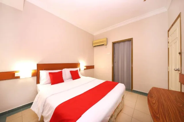 غرفة قياسية بسرير مزدوج، Famous Inn 1/5