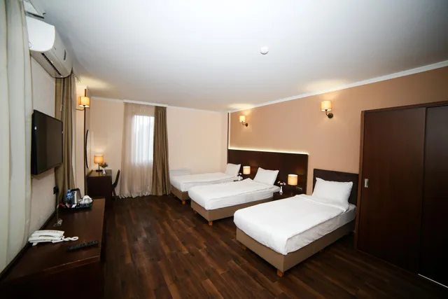 غرفة ثلاثية بإطلالة على المدينة، Corner Inn 5/10