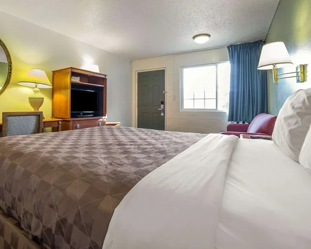 1 Queen Bed - Non-Smoking, Micfridge، Motel6 Hermiston, OR - Umatilla 1/3