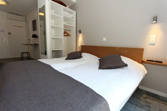 غرفة قياسية بسريرين منفصلين، Hotel De L ill 4/8