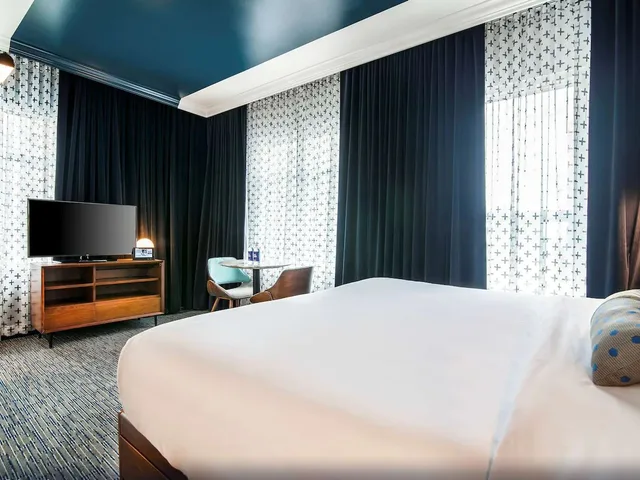 غرفة بريميوم ركنية بسرير كينج بإطلالة على المدينة، Hotel Belmont Vancouver - MGallery Collection 2/4