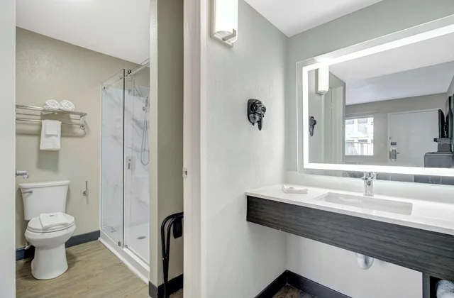 1 King Bed Premium, Micfridge، Motel6 Venice, FL 4/7