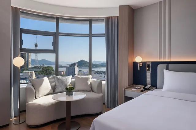 Deluxe, Suite, King Bed, Novotel Zhoushan Luting 2/2
