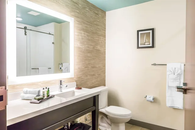 غرفة بسرير كينج، Marina Bay Hotel & Suites, an Ascend Collection Hotel 4/4