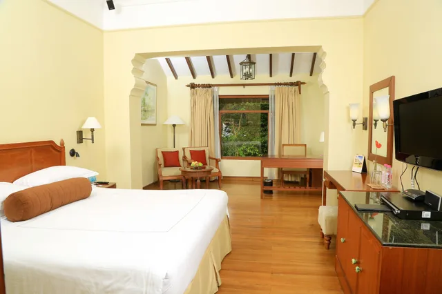 Heritage Room King Bed, Taj Malabar Resort & Spa, Cochin 3/10