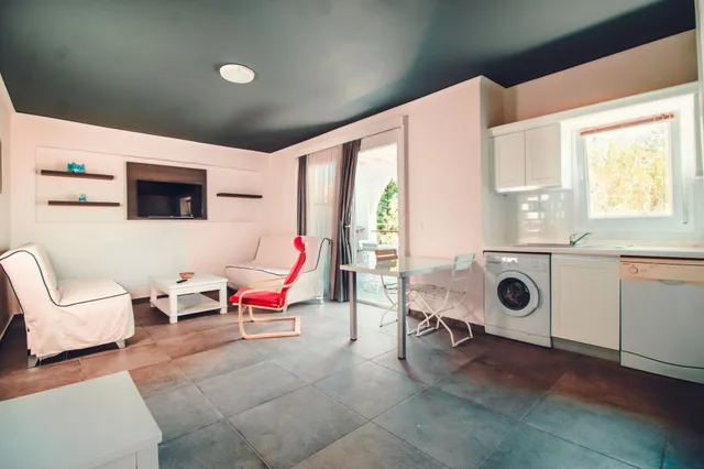 2 Bedrooms, Family, Apartment, Twin Beds, 2 Bathrooms, Sofa, Garden Area، Muskebi Apart 6/10