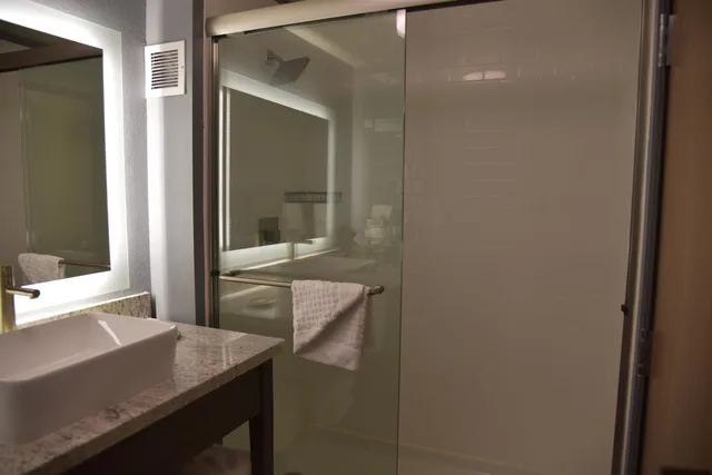 غرفة قياسية بسريرين كوين مع أريكة، Best Western Plus Las Vegas West 4/5
