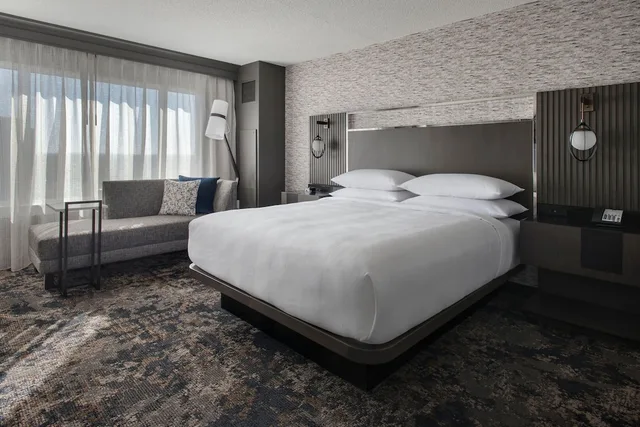 Club, King Bed, Bridgewater Marriott 1/8