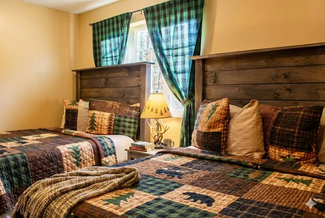 شقة سكنية كومفورت بفراش فوتون وسريرين كوين بغرفة نوم واحدة بمطبخ، Sundowner on Lake George 1/3