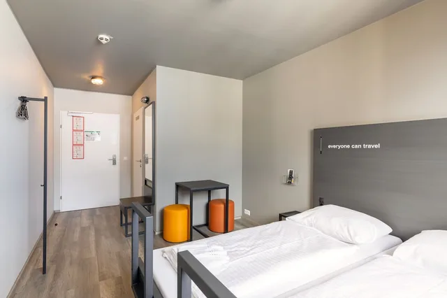 Room, Single, Twin Beds, a&o Wien Hauptbahnhof 3/10