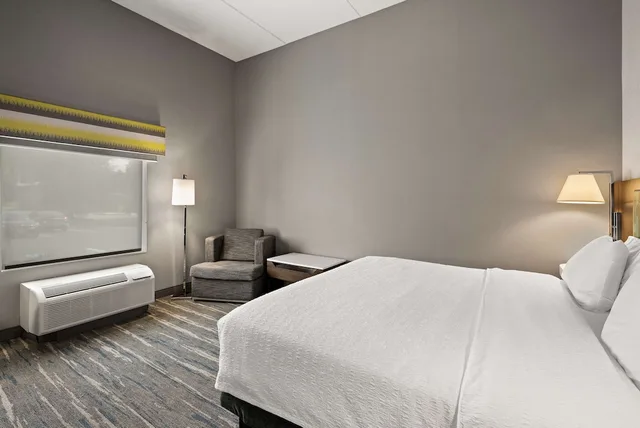 Study, King Bed, Sofa، Hampton Inn & Suites Poughkeepsie 4/6