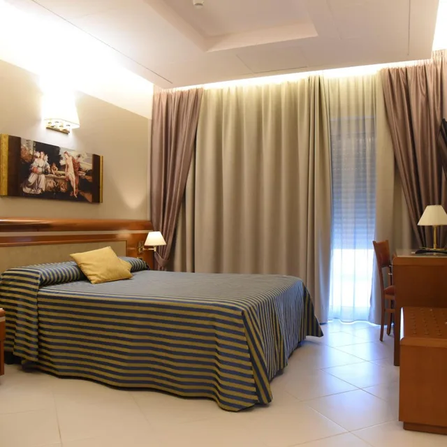 غرفة سوبيريور بسرير مزدوج، Hotel Niagara 1/8