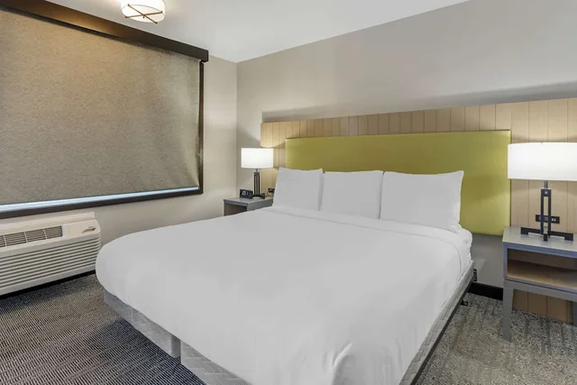 غرفة بسرير كينج لذوي الإعاقة، Country Inn & Suites by Radisson, Vallejo Napa Valley, CA 3/10