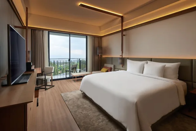 Deluxe, King Bed, City View, Balcony, The Gaia Hotel Bandung 1/3
