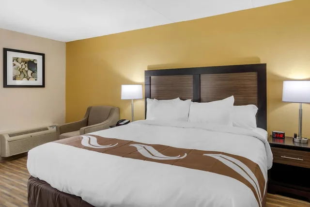 غرفة قياسية بسرير كينج، Quality Inn & Suites Ruther Glen 4/8