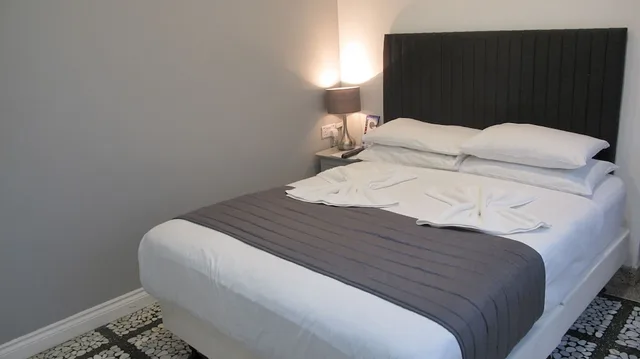غرفة قياسية بسرير مزدوج، Alhambra Hotel 3/8