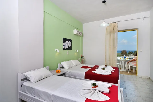 غرفة ثلاثية، Nereides Hotel 1/10