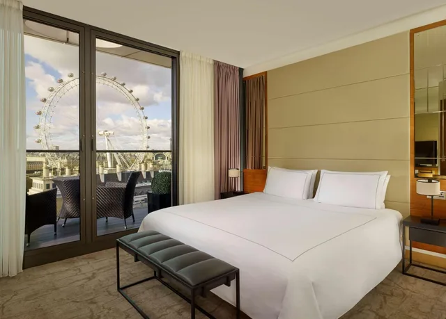 Family, Penthouse Suite, Double Bed, Park Plaza County Hall London 1/3