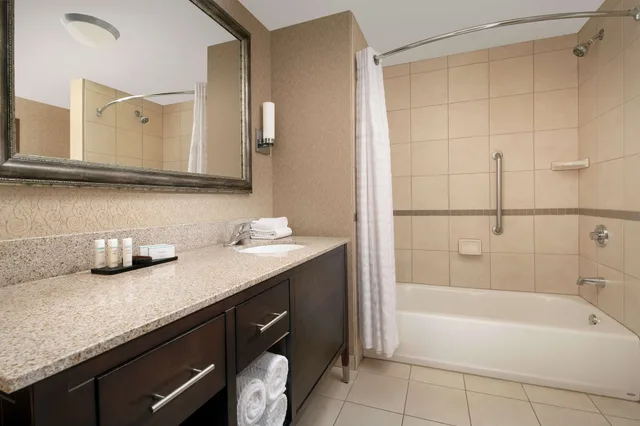 جناح بسريرين كوين مع أريكة، Embassy Suites by Hilton Birmingham Hoover 6/6