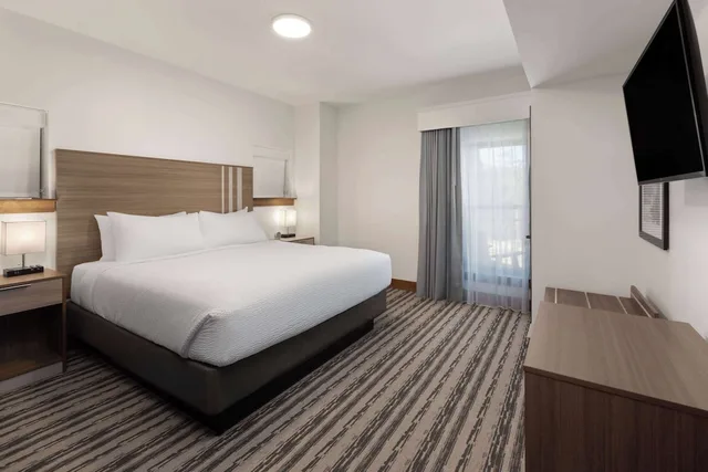 Lodge, Suite, King Bed, Sunset View, Sofa, Corner، Corduroy Inn and Lodge, Trademark Collection by Wyndham 1/5