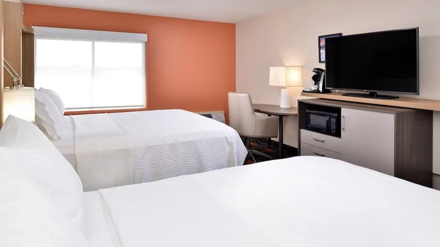 Standard, 2 Queen Beds, Atrium View، Holiday Inn Great Falls 6/8
