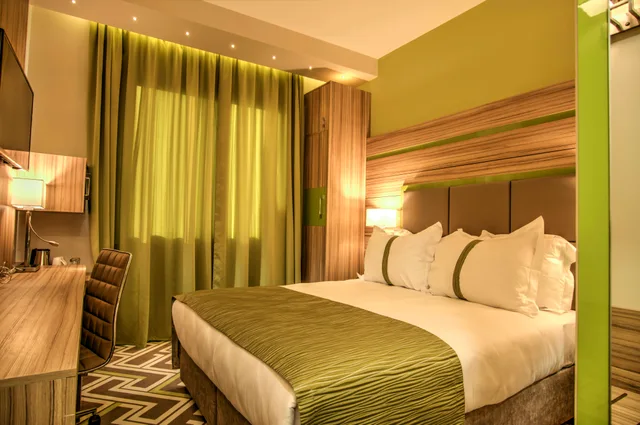 غرفة بسرير كوين، Holiday Inn Plovdiv 1/2