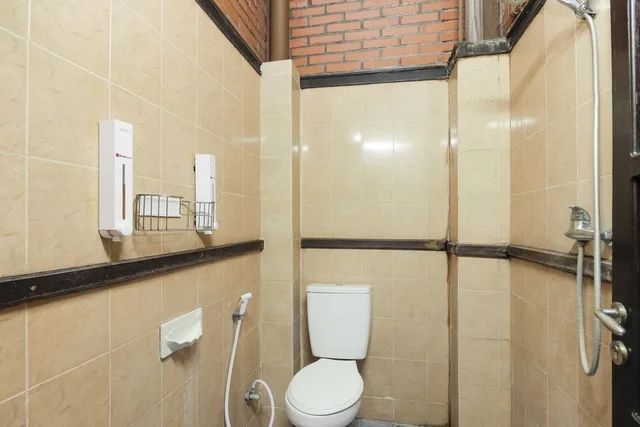 غرفة قياسية بسرير مزدوج، Reddoorz at Cilandak Timur 4/4