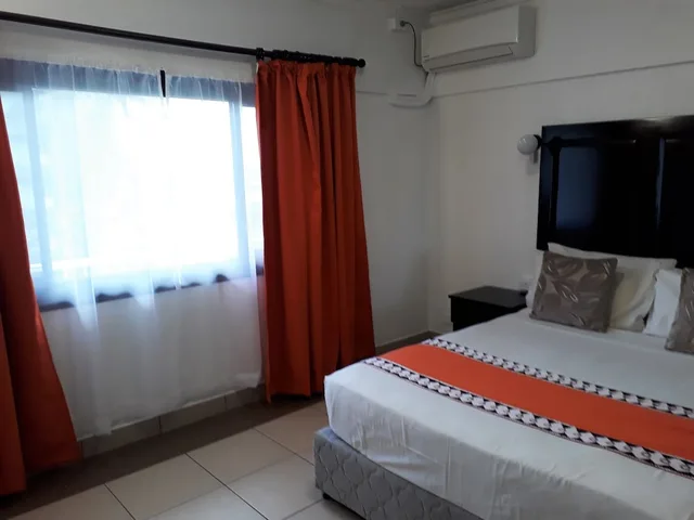 شقة ديلوكس بسريرين منفصلين بغرفتي نوم مع أريكة، Suva Motor Inn 4/9