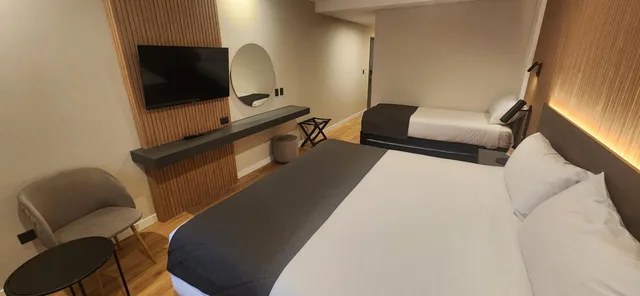 غرفة رباعية بثلاثة أسرّة، Canal Beagle Hotel 4/6