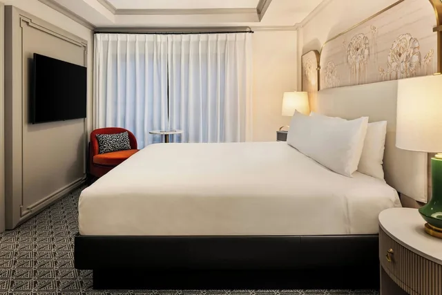 غرفة بسرير كوين، The Talbott Hotel 2/3