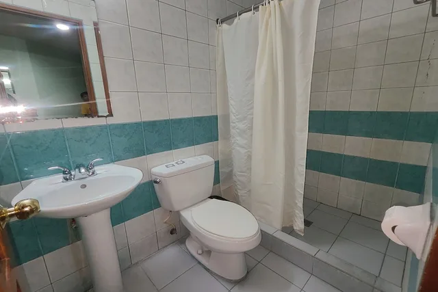 غرفة عائلية بسرير كوين وسريرين فرديين، Oftana Suites 5/5