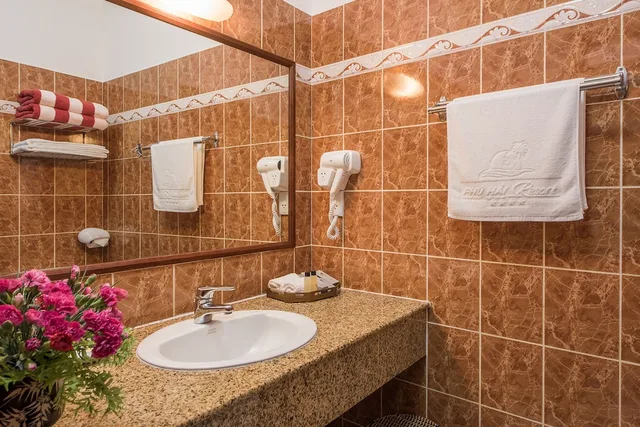 غرفة غراند ديلوكس بسرير كينج بإطلالة على البحر، Phu Hai Beach Resort & Spa Phan Thiet 9/10