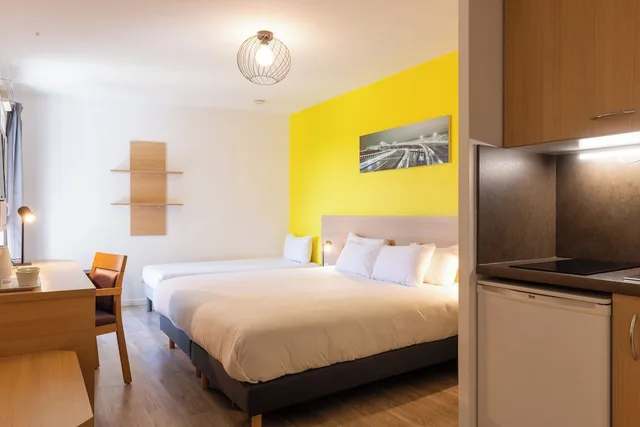 Room, Triple, 3 Beds, Eastlodge Lyon Est Eurexpo 4/4