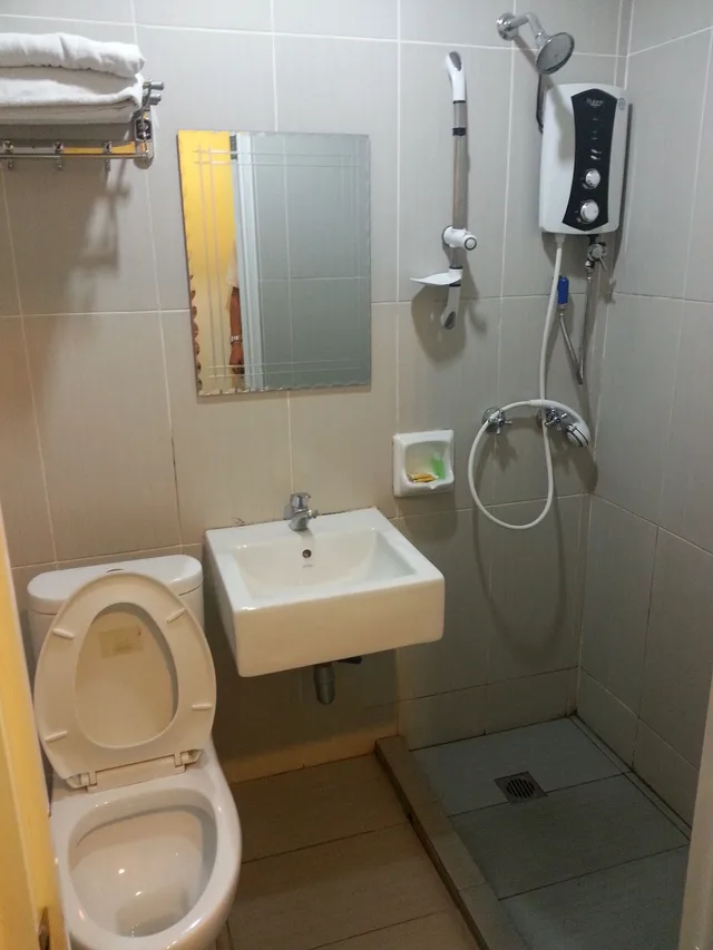Superior, Queen Bed, No Window، Maxim Hotel 1/1