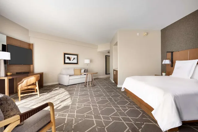 Fairmont, King Bed, Partial View, Balcony or Patio, Accessible، Fairmont Scottsdale Princess 1/3