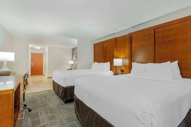جناح بسريرين كوين بشرفة، Comfort Suites At Evergreen Parkway 2/6