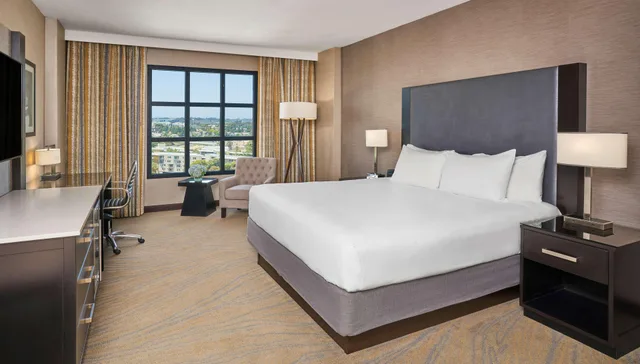 غرفة بسرير كينج بإطلالة على المدينة، Hyatt Regency La Jolla at Aventine 1/5