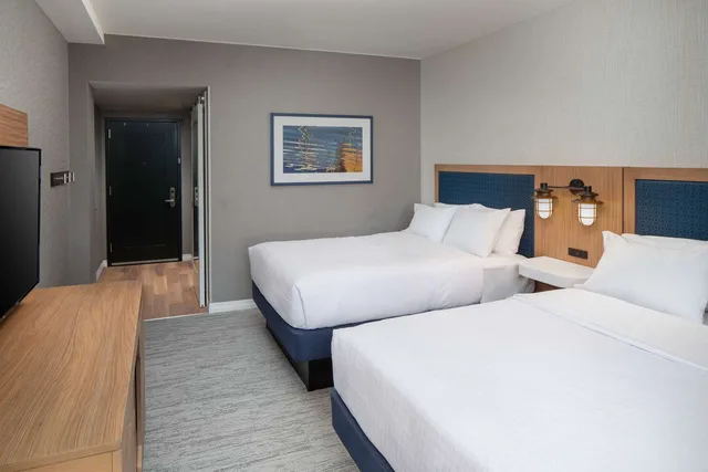 Room, 2 Queen Beds, Water View, Sofa, Accessible, Hampton Inn Boston Seaport District 2/6