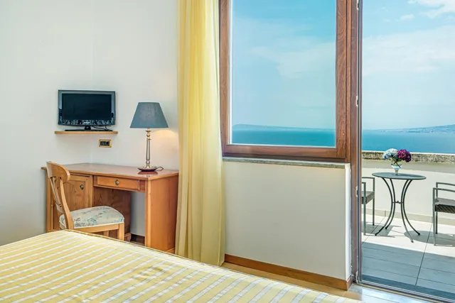 غرفة سوبيريور رباعية بشرفة، Grand Hotel Moon Valley 4/9