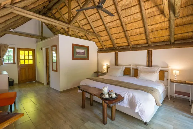 Chalet, with Pool، Amadwala Lodge 1/2