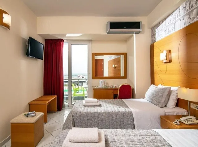 غرفة قياسية بسريرين منفصلين بإطلالة على المرفأ، Life Hotel 8/10