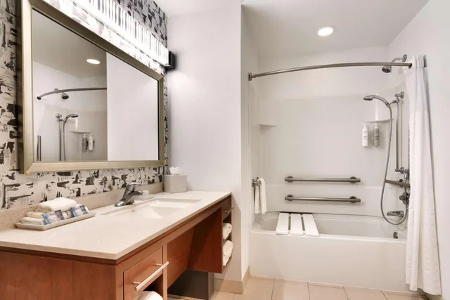 جناح بسرير كينج مع أريكة لذوي الإعاقة، Home2 Suites By Hilton Houston/Katy 4/5